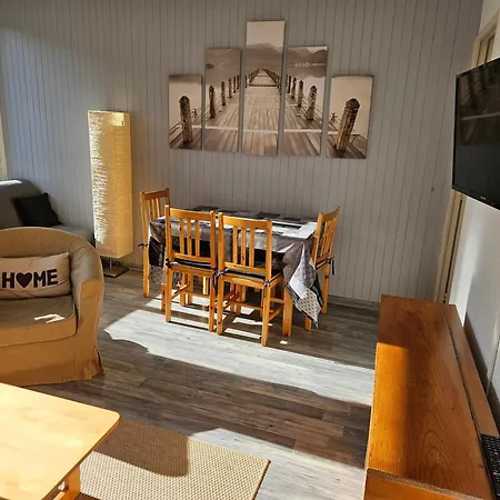 Renove Au Pied Des Pistes Avec Balcon Et Parking - Fr-1-417-26 *